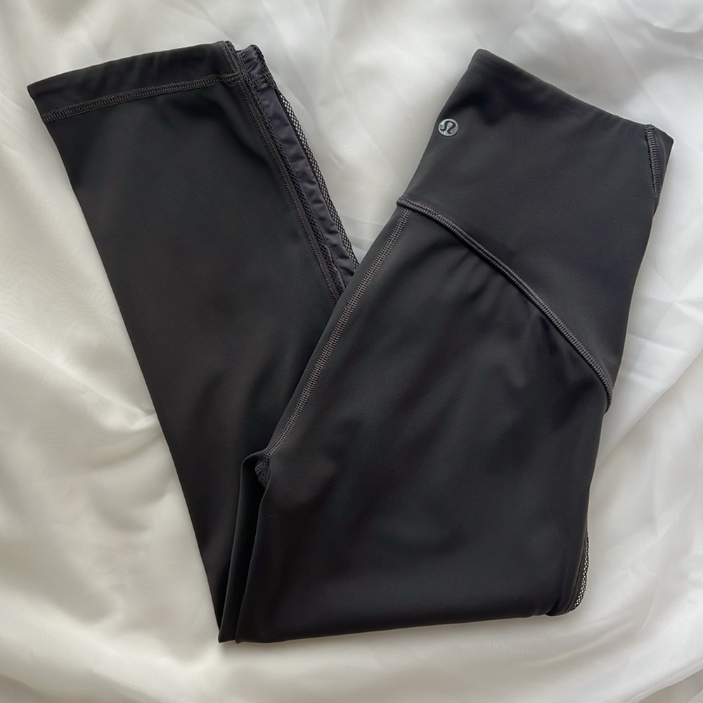 GUC Lululemon WunderUnder Crop Hi-RiseAwaken Full-On Luxtreme 21"
Dk Shadow
Sz 6
